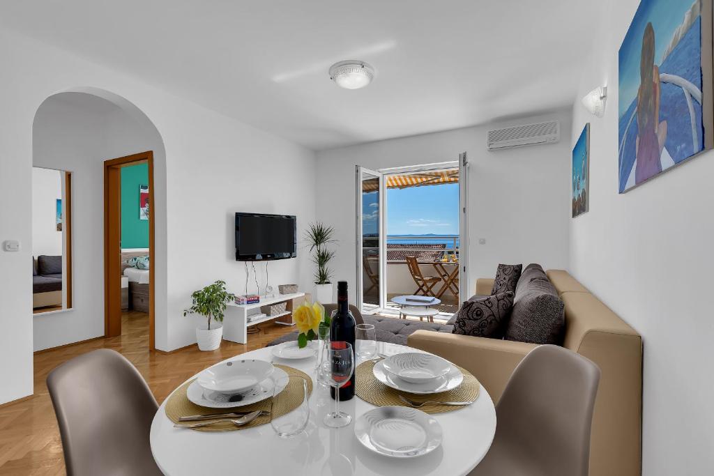Newly renovated apartment with a beautiful sea view Emili photo 4