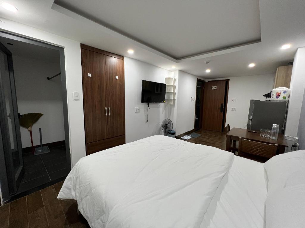 THE LIGHT APARTMENT