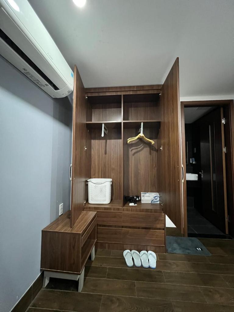THE LIGHT APARTMENT