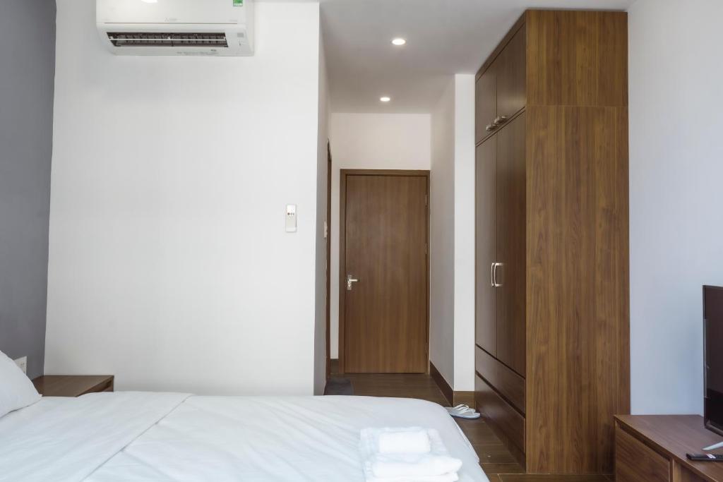 THE LIGHT APARTMENT