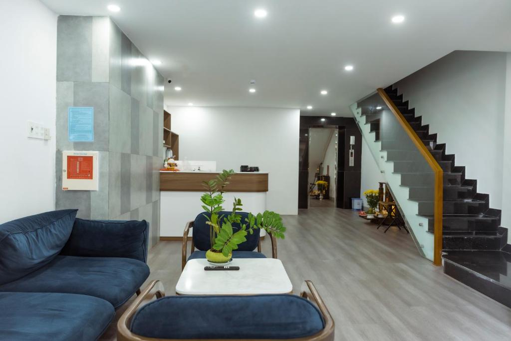 THE LIGHT APARTMENT