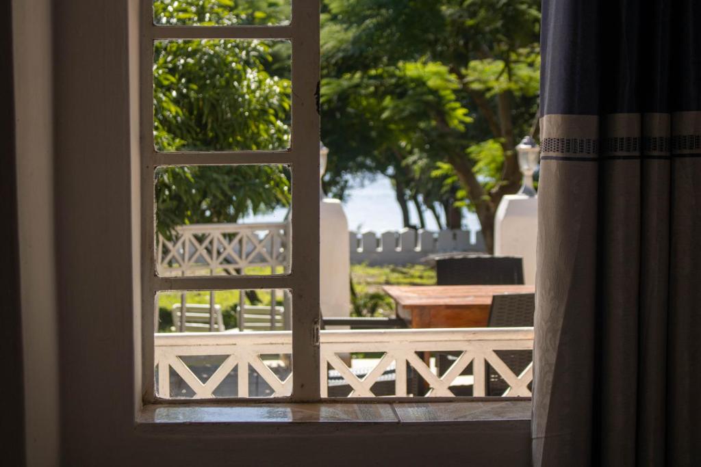 Captains Villa - where Lake Malawi and Shire River meet, historical hotel at waterfront next to the Lake Museum in Mangochi Town photo 3