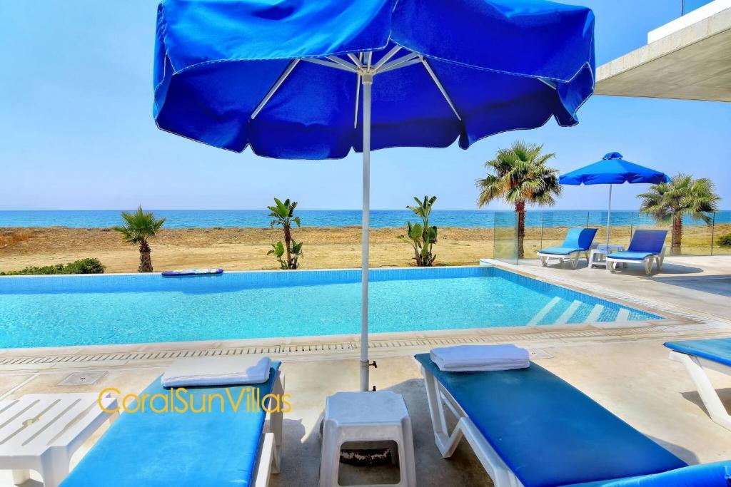 Blue - Beach Front Spectacular Villa Sleeps 10 photo 1