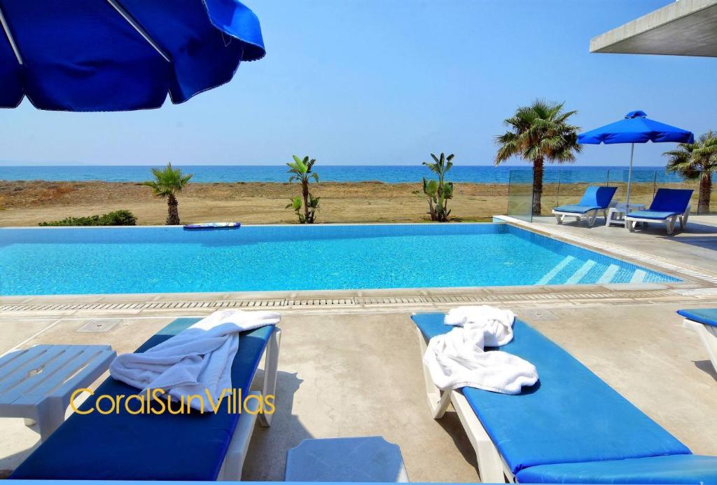 Blue - Beach Front Spectacular Villa Sleeps 10 photo 3