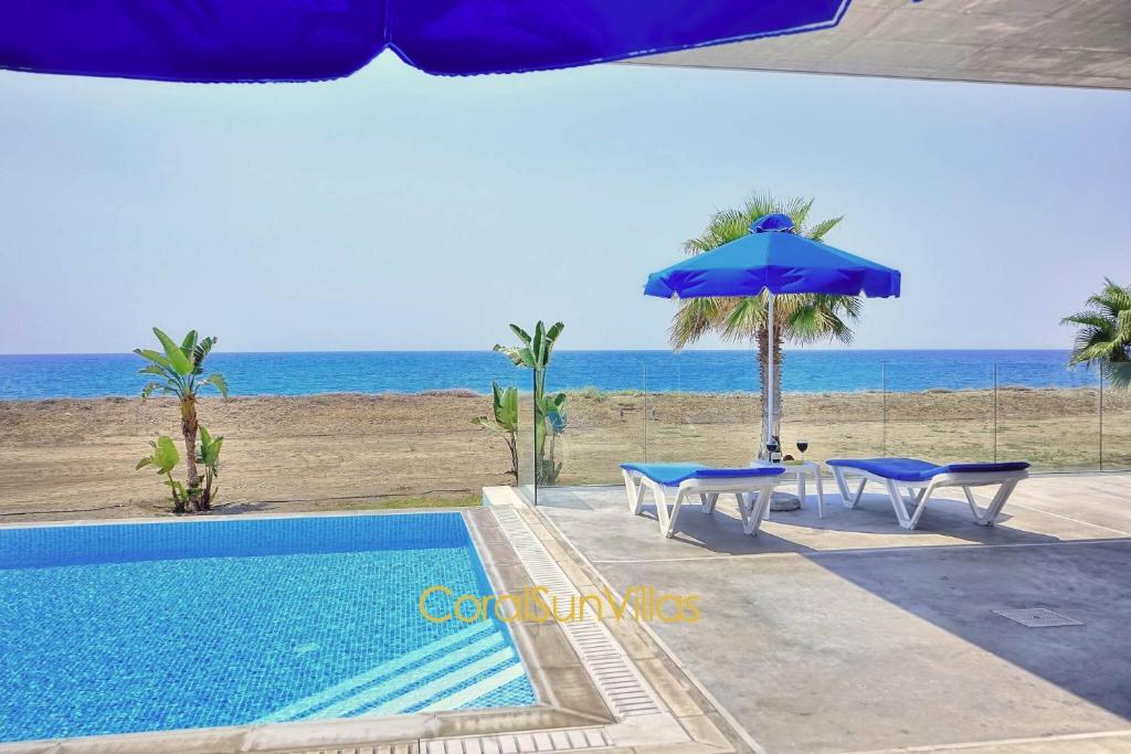 Blue - Beach Front Spectacular Villa Sleeps 10 photo 4