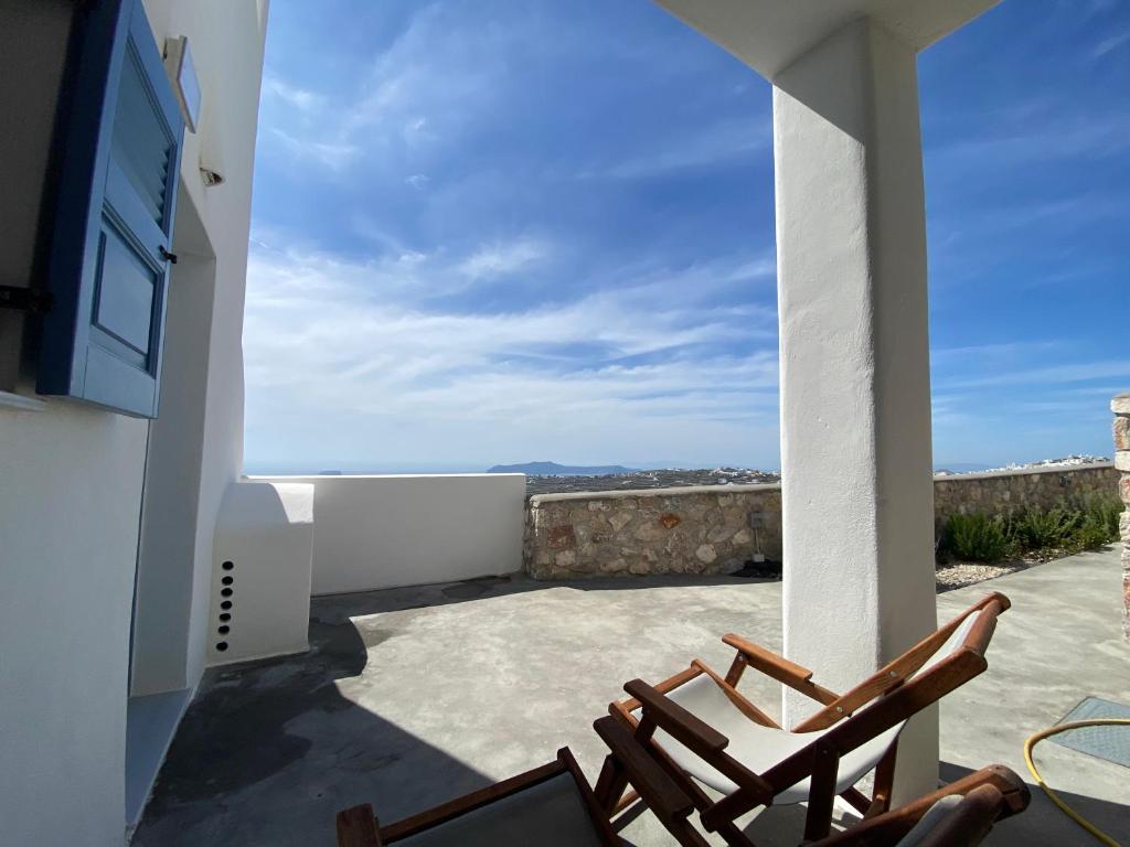 ENA suites Santorini - Tap to explore photos