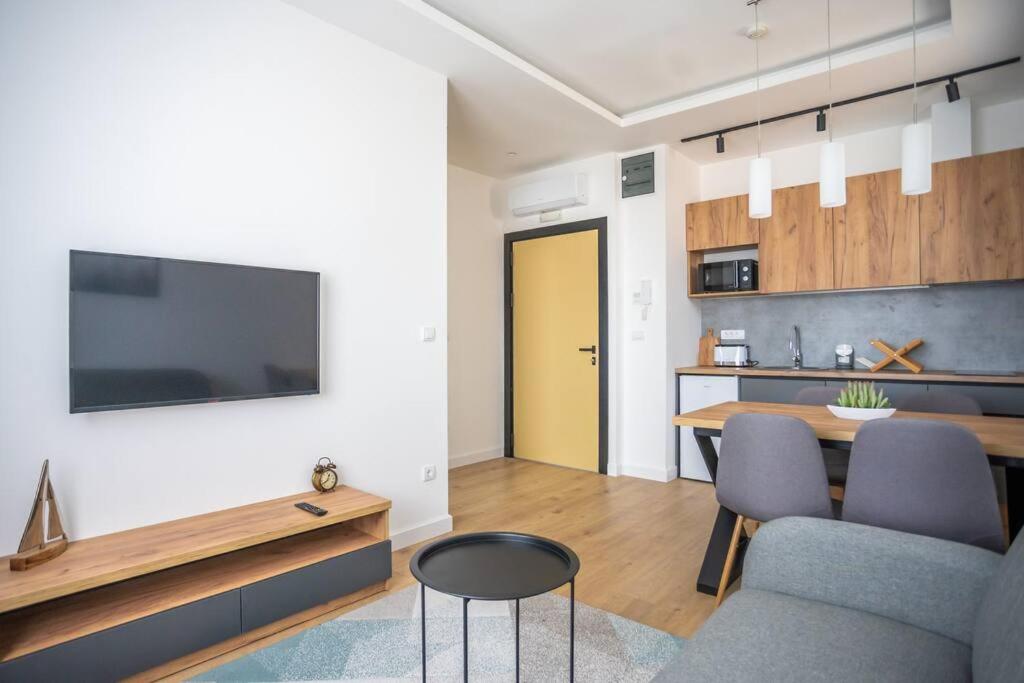 The boy next door apartment photo 2