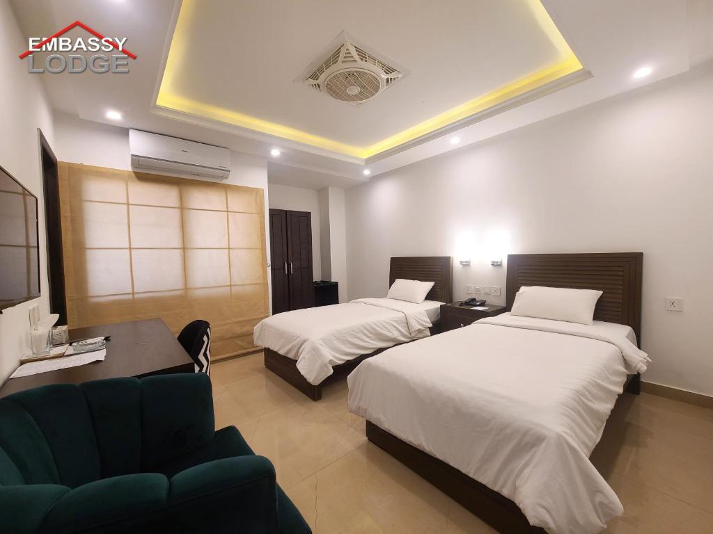 Embassy Lodge photo 1
