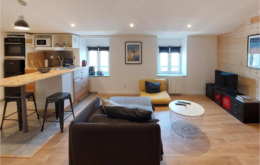 Nice Apartment In Paimboeuf With Wifi