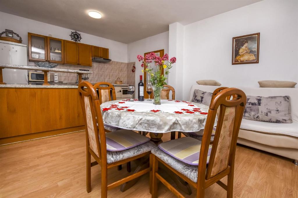 Apartments Mirta photo 4