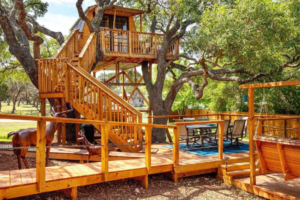 Canyon Lake Treehouse image