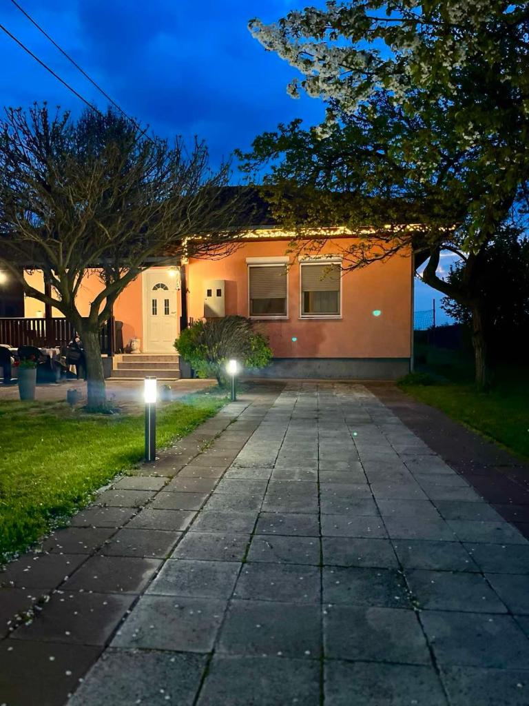 Gugi House