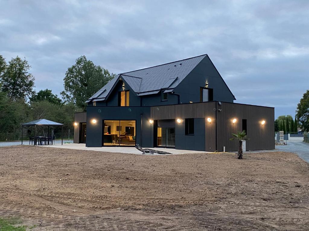 Black house