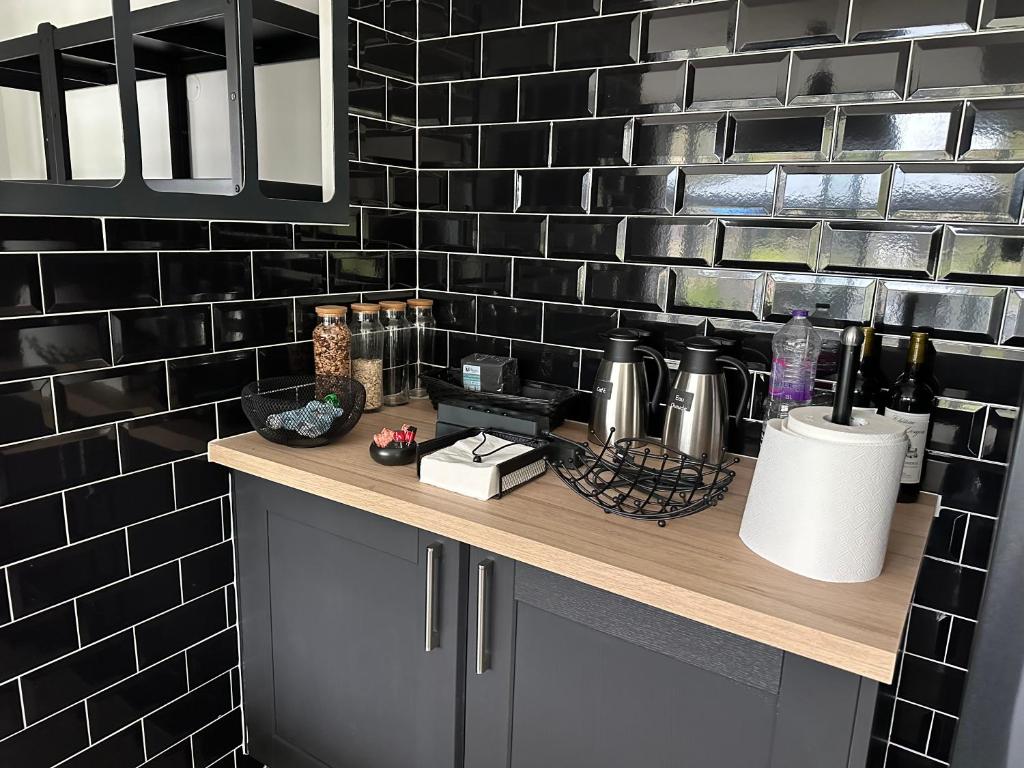 Black house photo 3