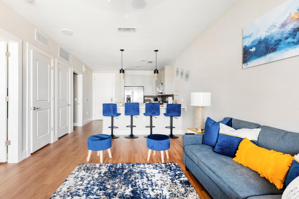 Elegant & Luxurious Modern Apartment with Southern Charm photo 3