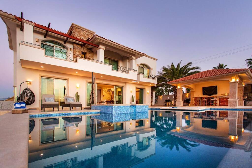 Villa Hermosa. Camino Internacional. Todos Santos.
