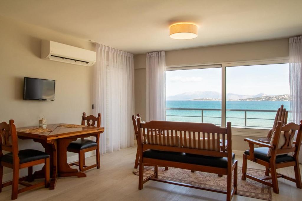 Exceptional Apartment with Fascinating Sea View near Beach in Cesme photo 1