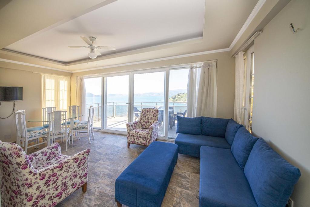 Lovely Villa with Sea View, Balcony and Terrace in Milas, Bodrum photo 2