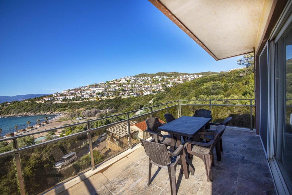 Lovely Villa with Sea View, Balcony and Terrace in Milas, Bodrum photo 3
