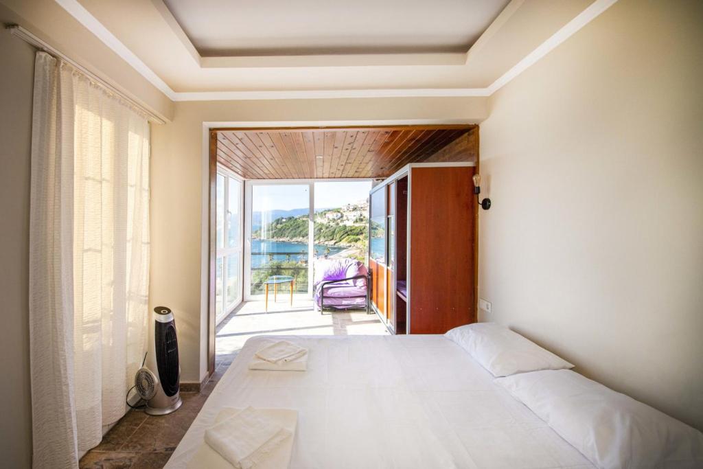 Lovely Villa with Sea View, Balcony and Terrace in Milas, Bodrum photo 4
