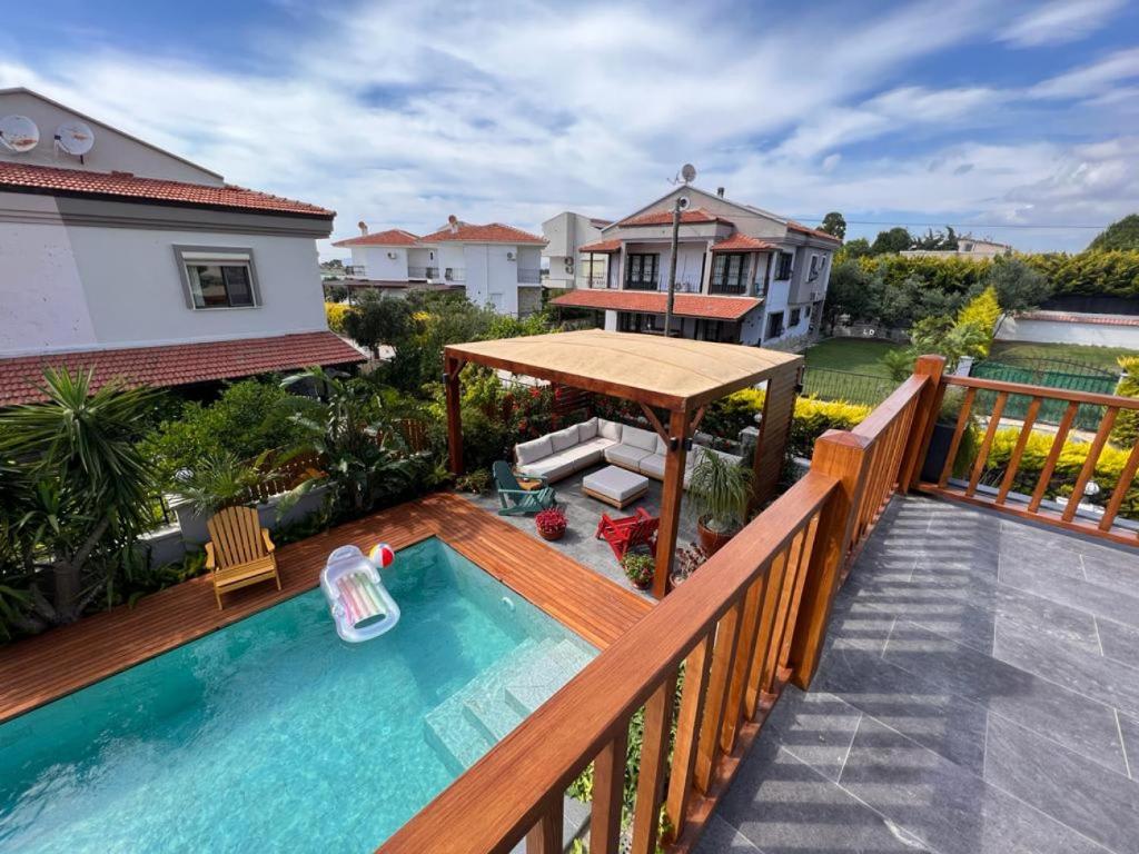 Astonishing Seafront Villa in Cesme photo 4