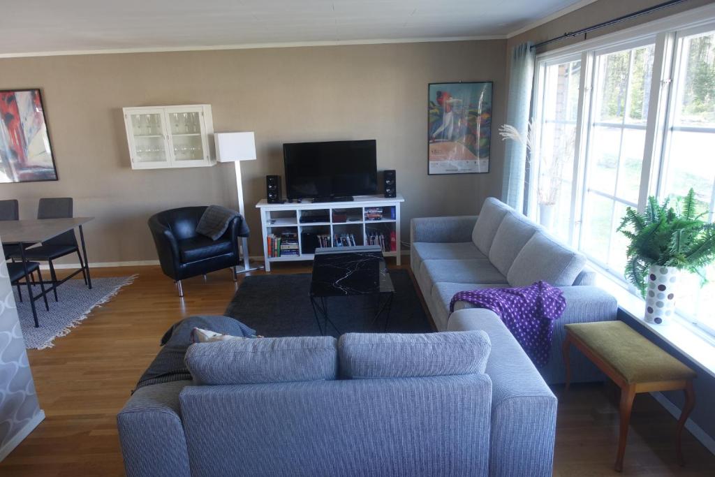 Spacious house with sauna 2 bathrooms and indoor pingis table! photo 3