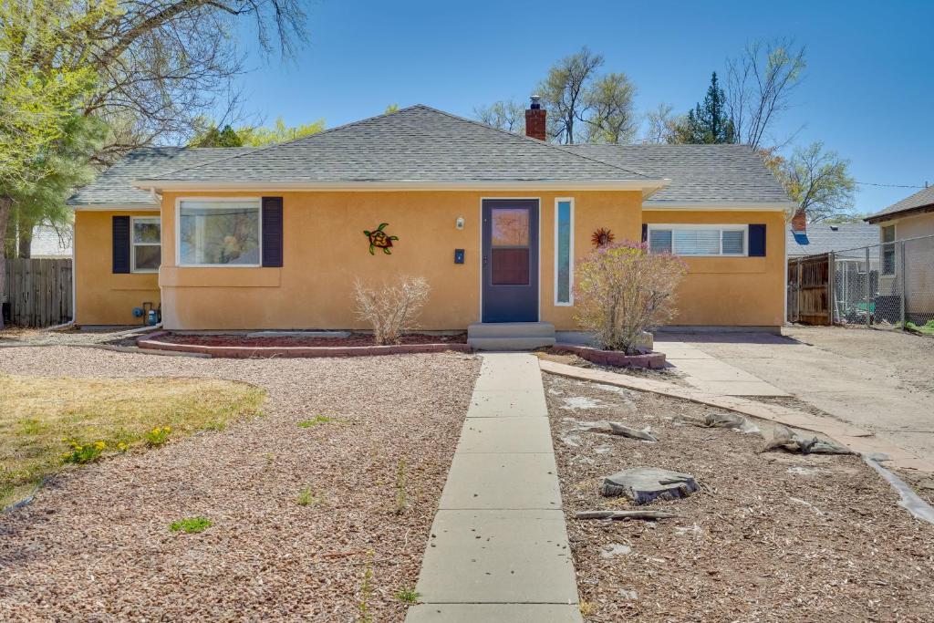 Pueblo House by Riverwalk, 2 Miles to Fairgrounds! photo 3