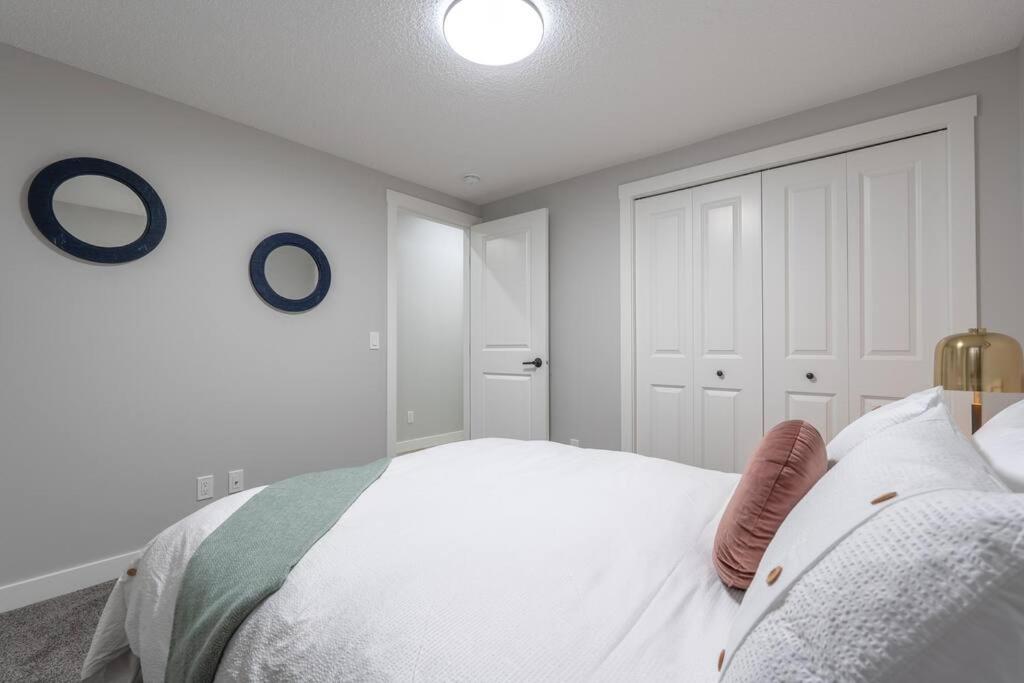 Your Perfect 2BR Stay in SE Calgary photo 2