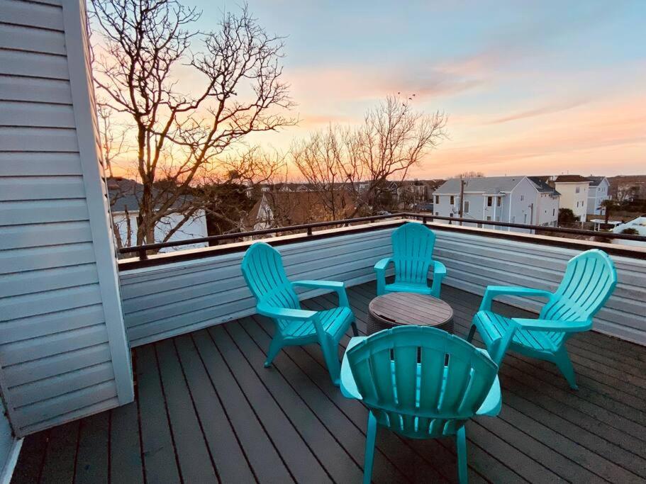 Croatan Beach House - Big Kitchen, Hot Tub, 2 Masters photo 3