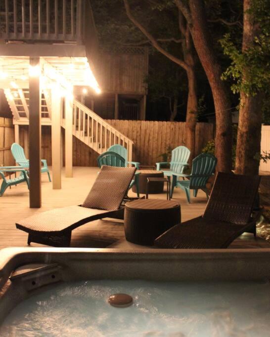 Croatan Beach House - Big Kitchen, Hot Tub, 2 Masters photo 4
