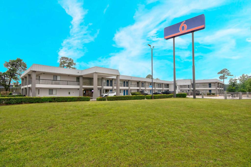 Motel 6 Texarkana, TX image