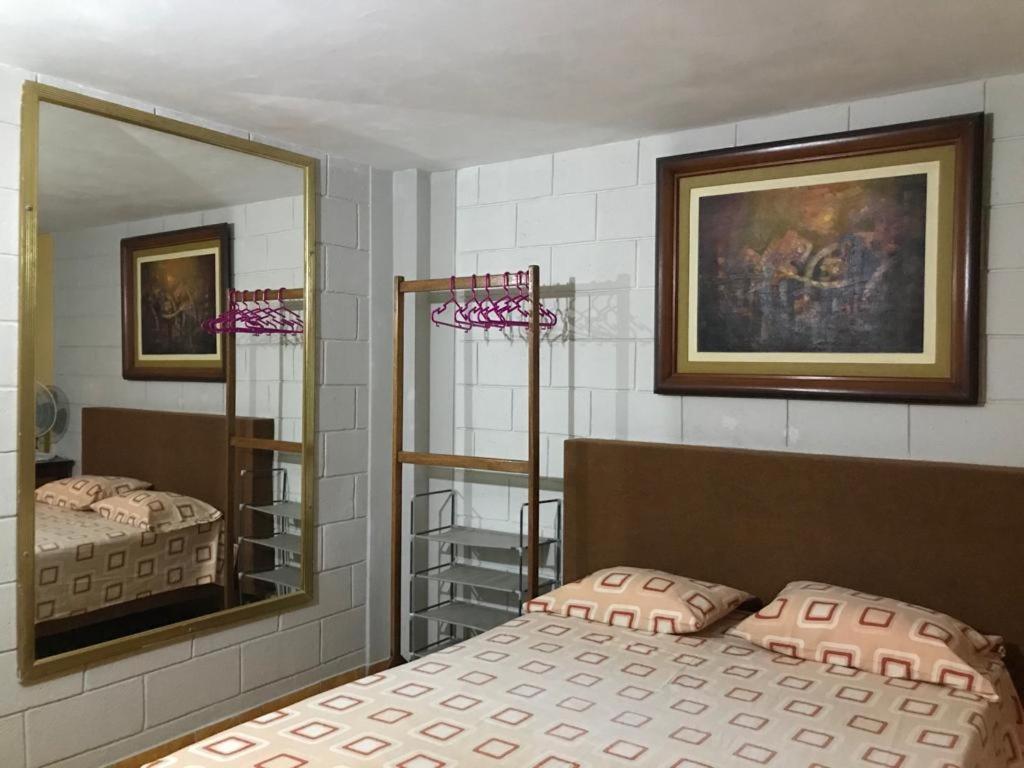 Linda habitación de hotel en Trujillo photo 4