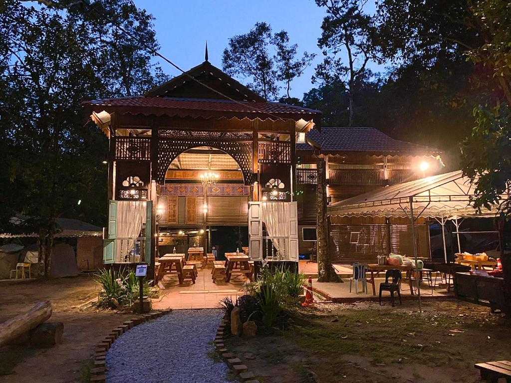 Tingkat Valley