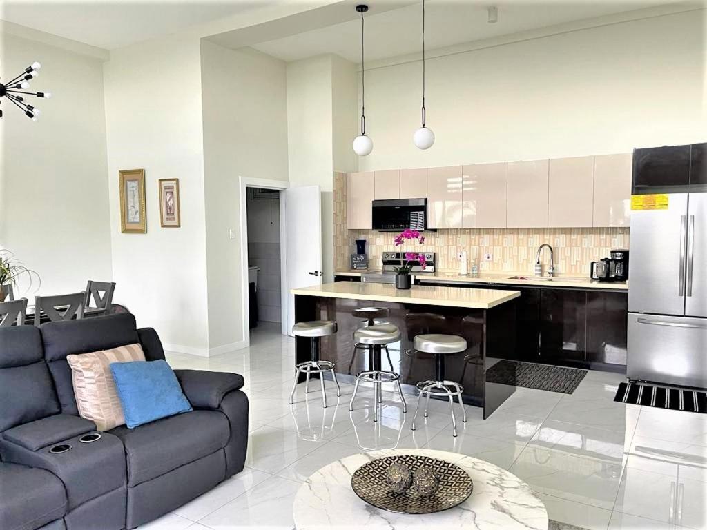 Luxury 2 bed Apartment in Kingston photo 2