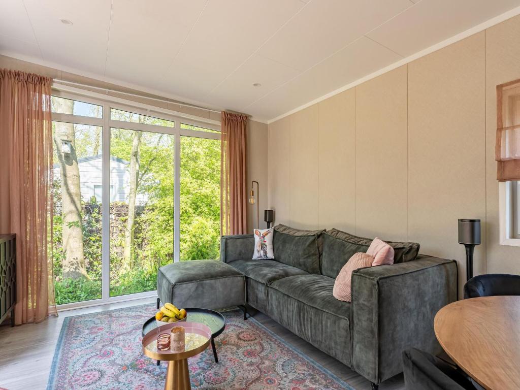 Cosy Holiday Home in Goedereede with Terrace, Garden and Barbeque photo 3