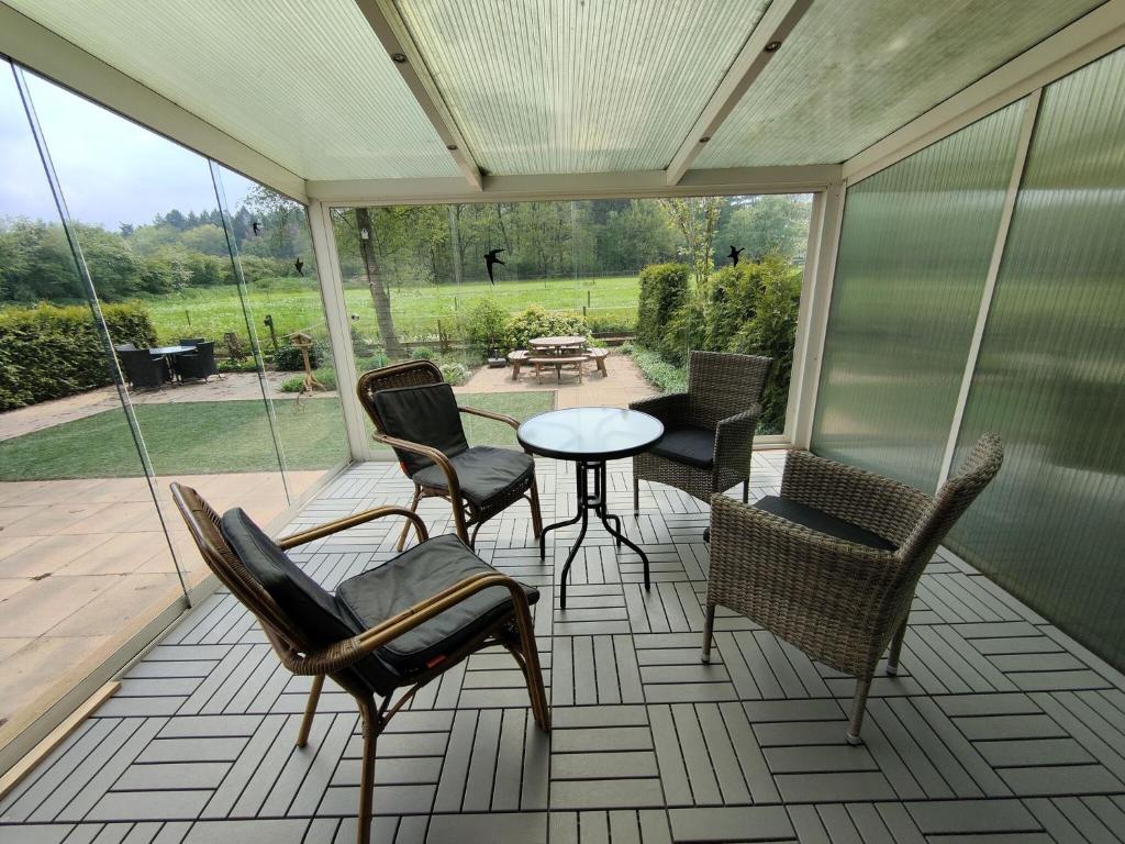 Inviting bungalow in Gelderland with garden photo 3
