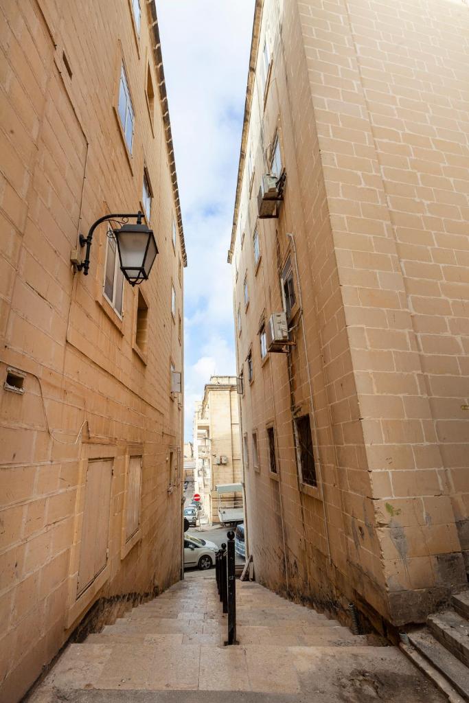 Designer HOME with COMFY SOFA in central Valletta by 360 Estates - Tap to explore photos