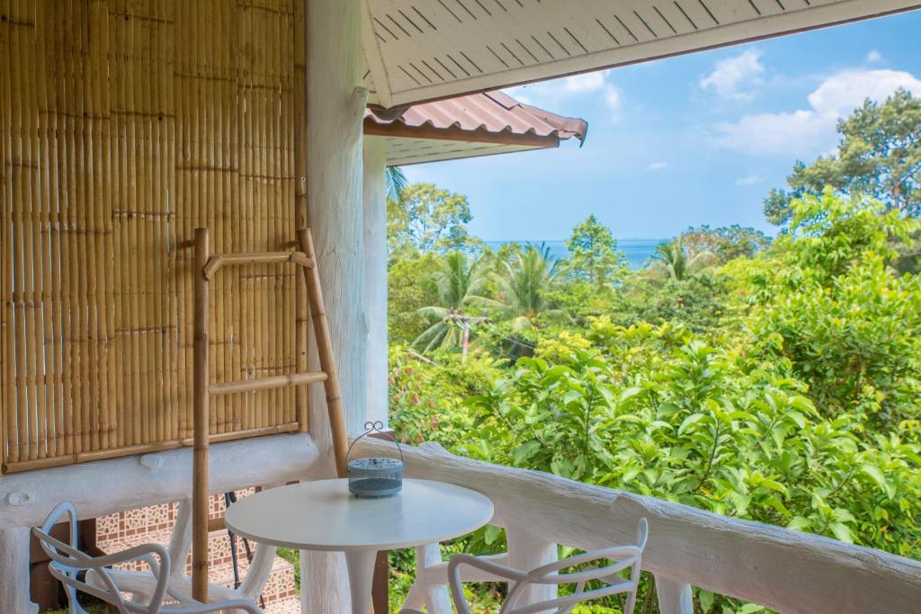 Le Balcon, Haad Yao. photo 1