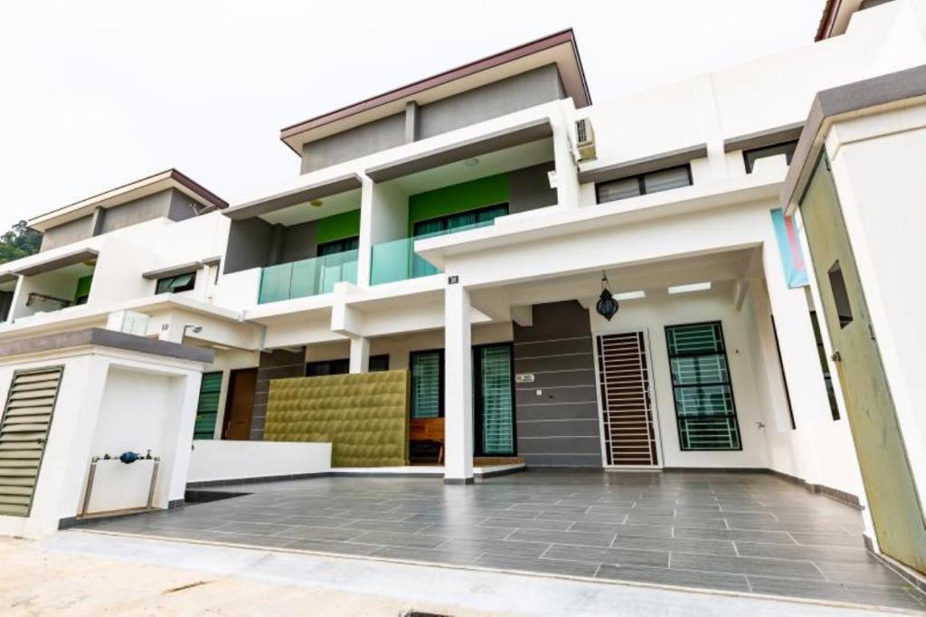 HyperTribe -Pangkor Holiday Home