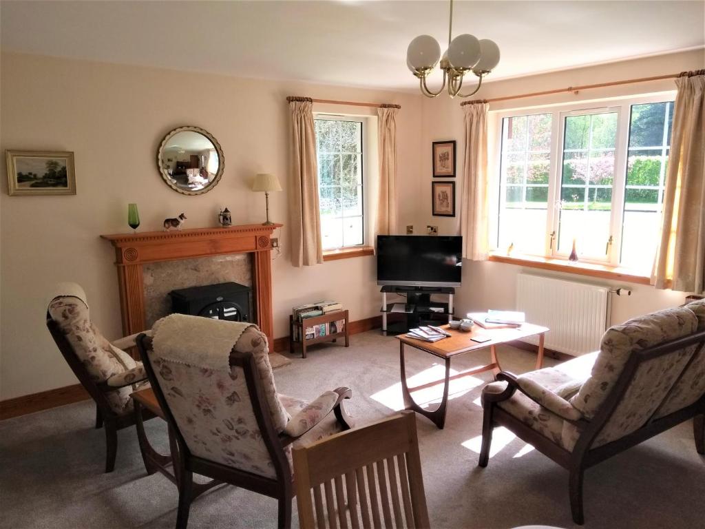 Bridge of Bennie Cottage photo 4