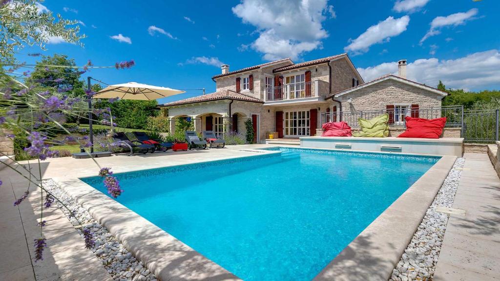 Traditional Istrian stone villa in Baderna
