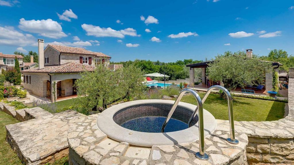 Traditional Istrian stone villa in Baderna photo 1