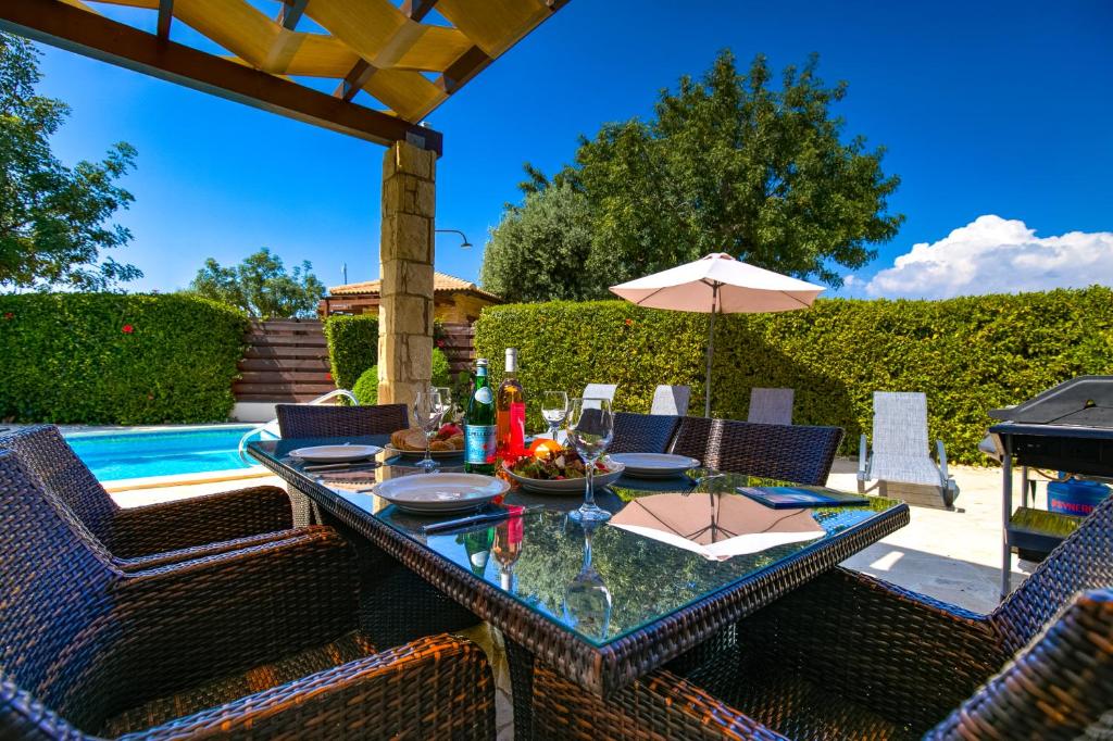 3 bedroom Villa Athina with private pool and golf views, Aphrodite Hills Resort photo 2