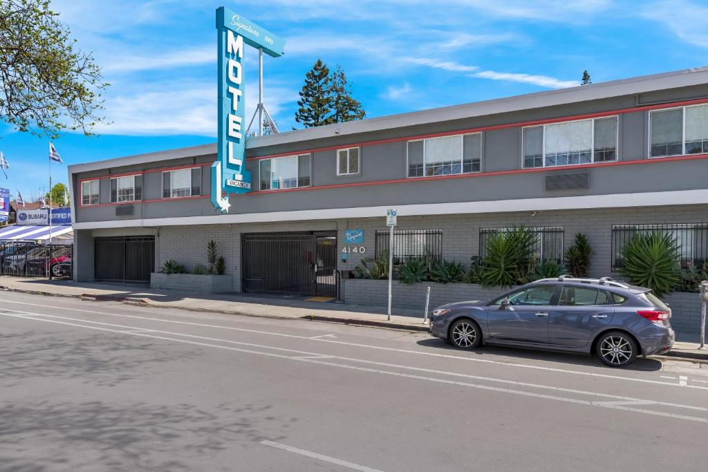 Signature Inn Oakland image