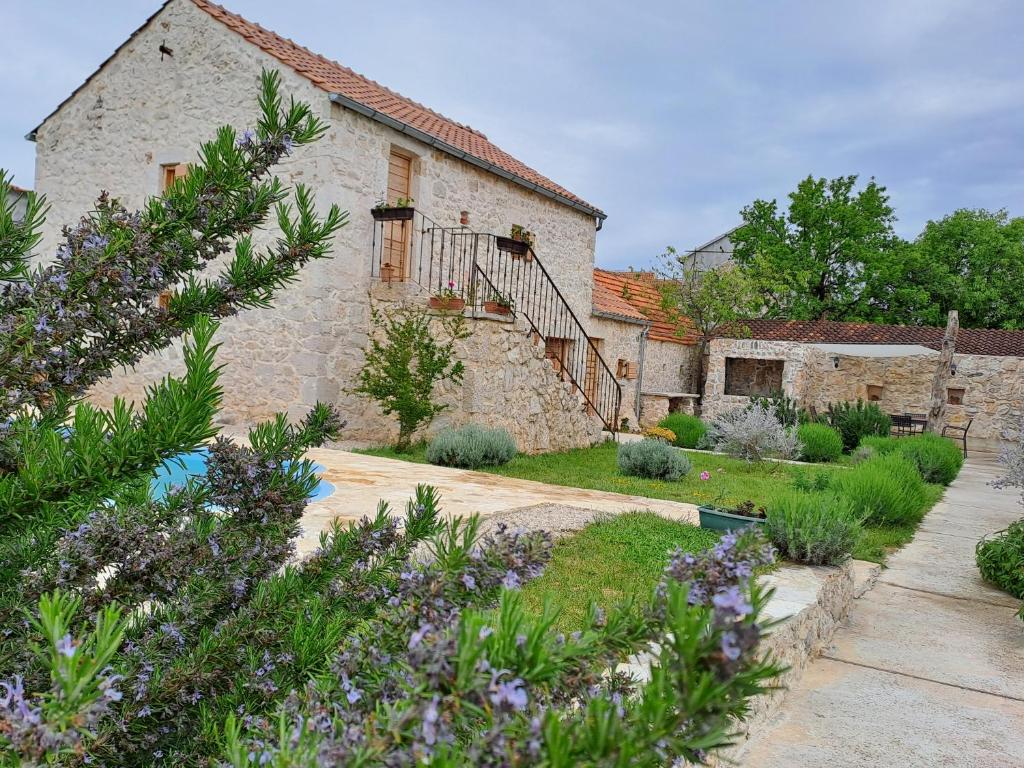 Heritage House Vrime - stone house with heated pool photo 2