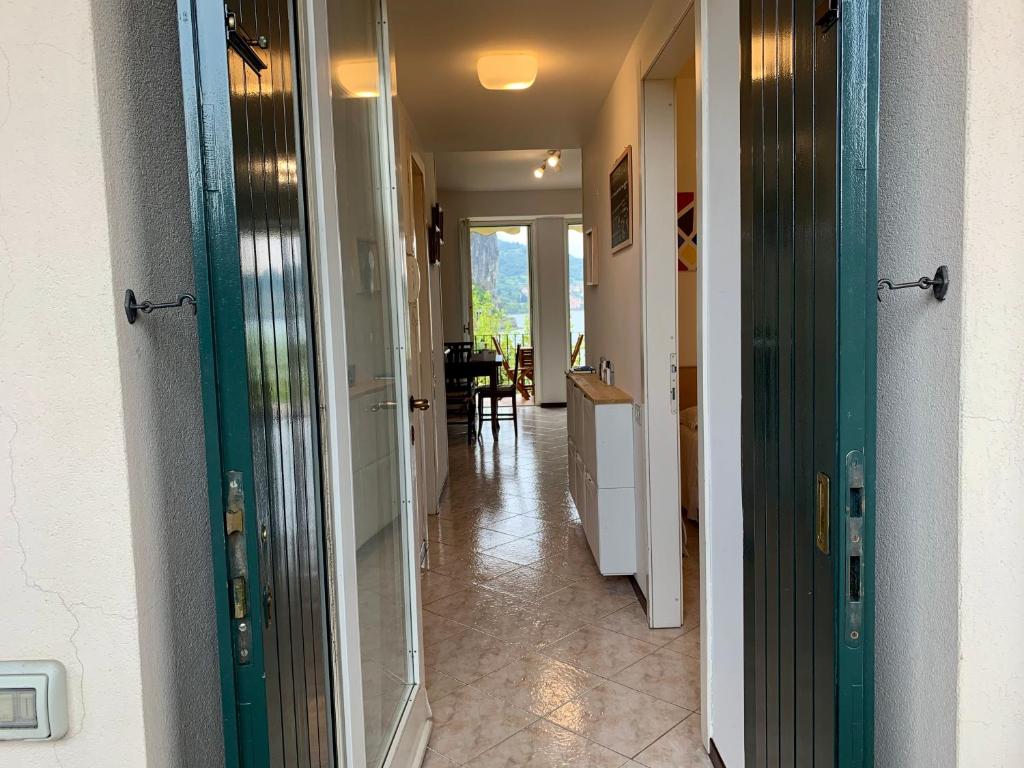 Mamma Ciccia - Lake front apartment, beach and swimming pool photo 4