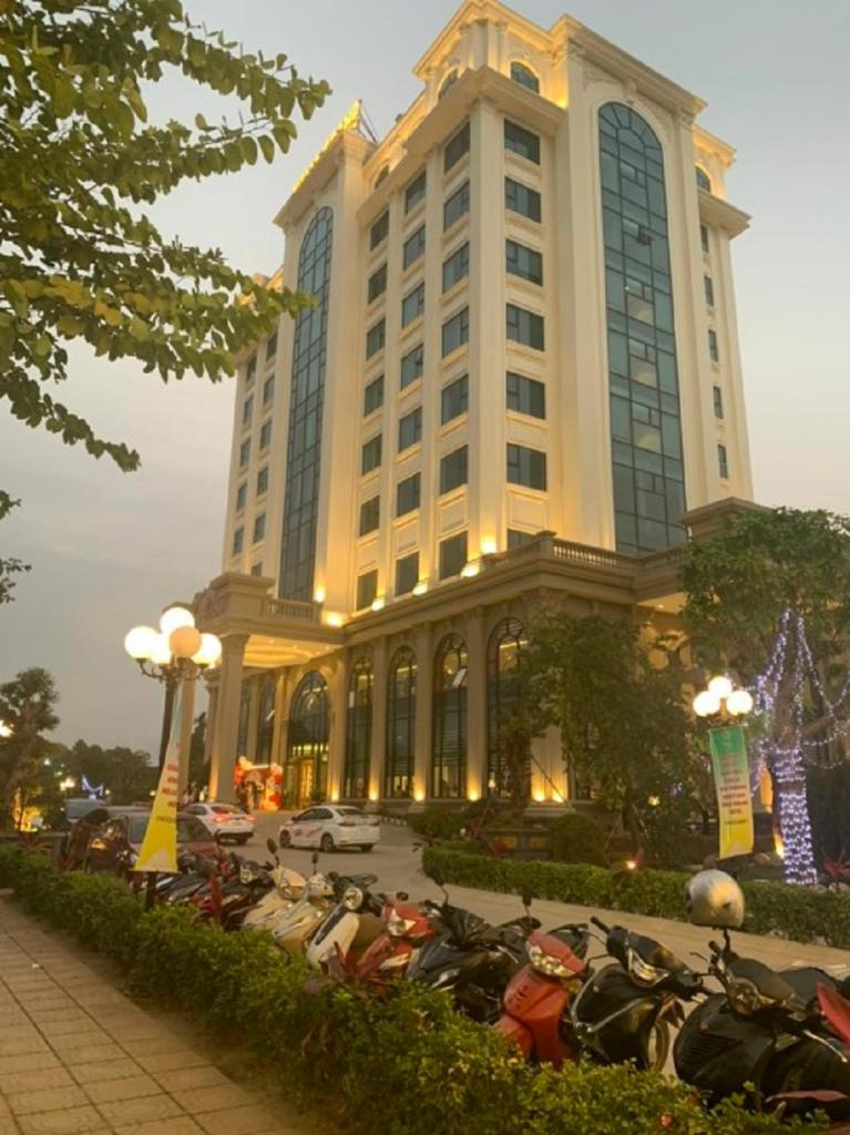 Quynh Trang Hung Yen Hotel - Tap to explore photos