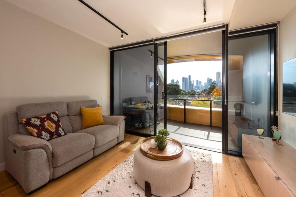 2-Bed in South Melbourne w Beautiful City Views photo 1