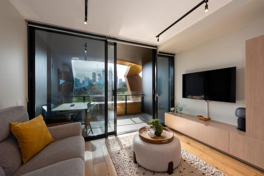 2-Bed in South Melbourne w Beautiful City Views photo 2