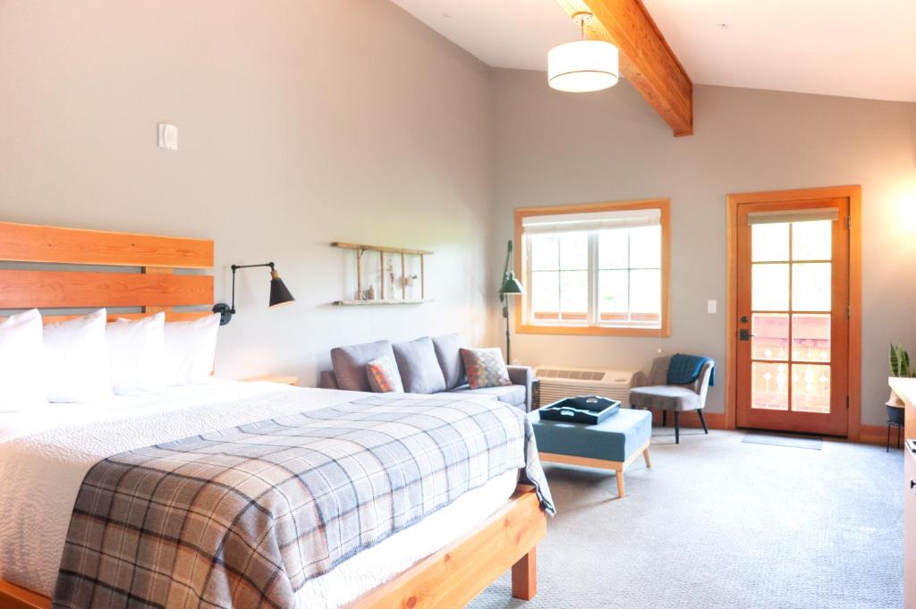 The Suites on Main photo 3